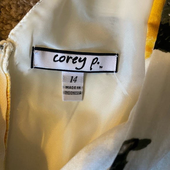 Corey P. Dress 🌻 - Picture 3 of 4